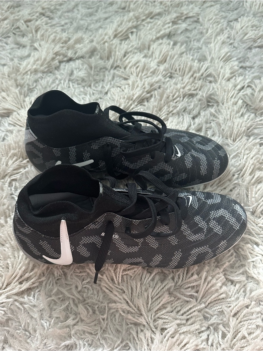 NEW soccer cleats - Picture 4 of 4